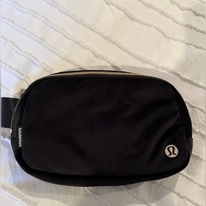 Velvet belt bag - metal hardware